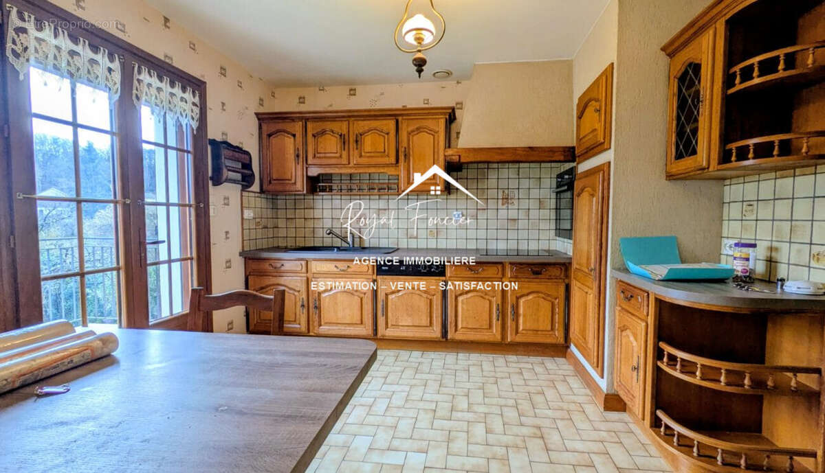 Cuisine A et E - Maison à VAUX-SUR-VIENNE