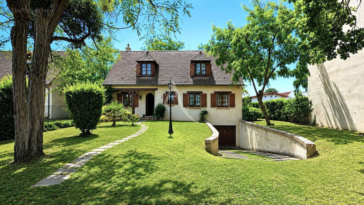 Maison à LES MUREAUX