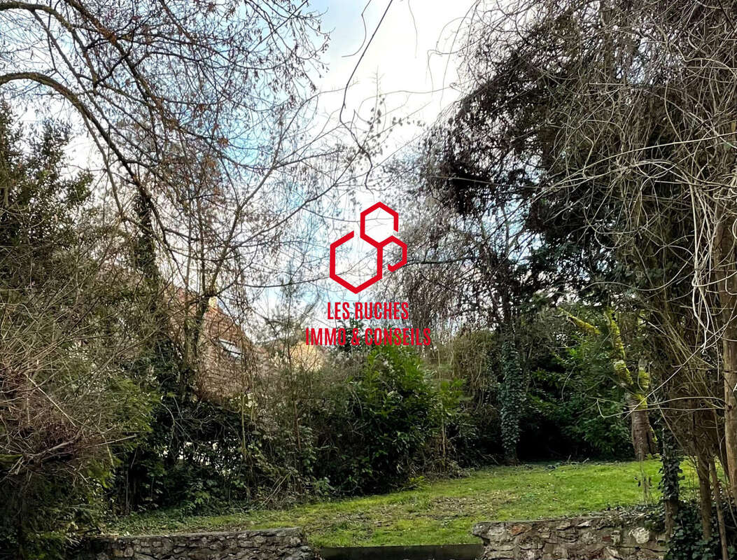 Terrain à MONTEVRAIN