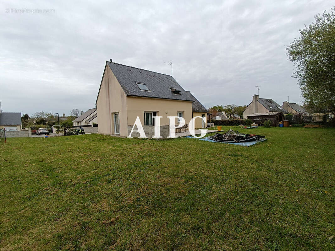 Maison à PLOUNEVEZ-QUINTIN