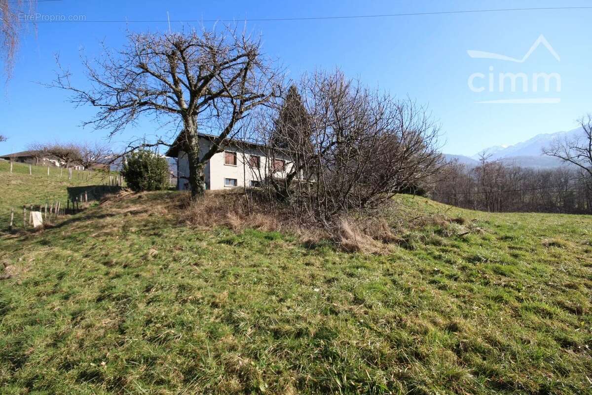 Terrain à LA ROCHETTE