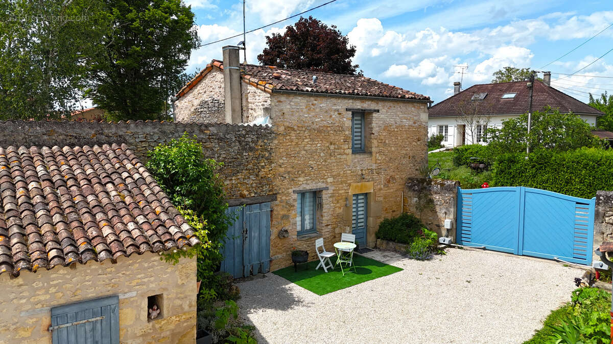 Maison à MONTAMISE