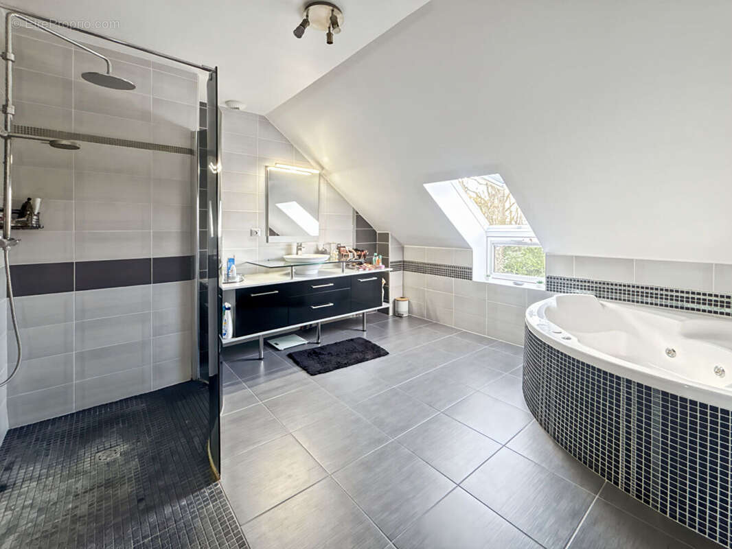 Maison à MENERVILLE