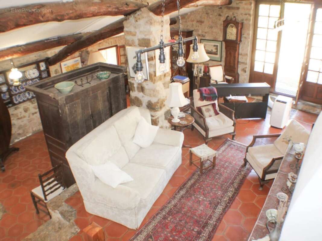 Maison à ENTRECASTEAUX