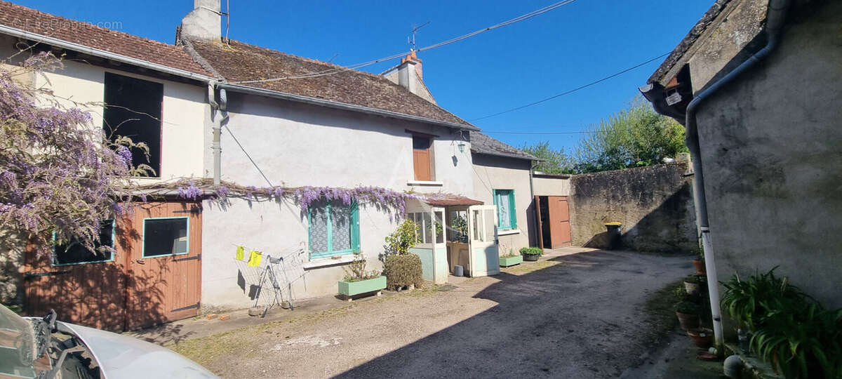 Maison à LA CHAUSSEE-SAINT-VICTOR