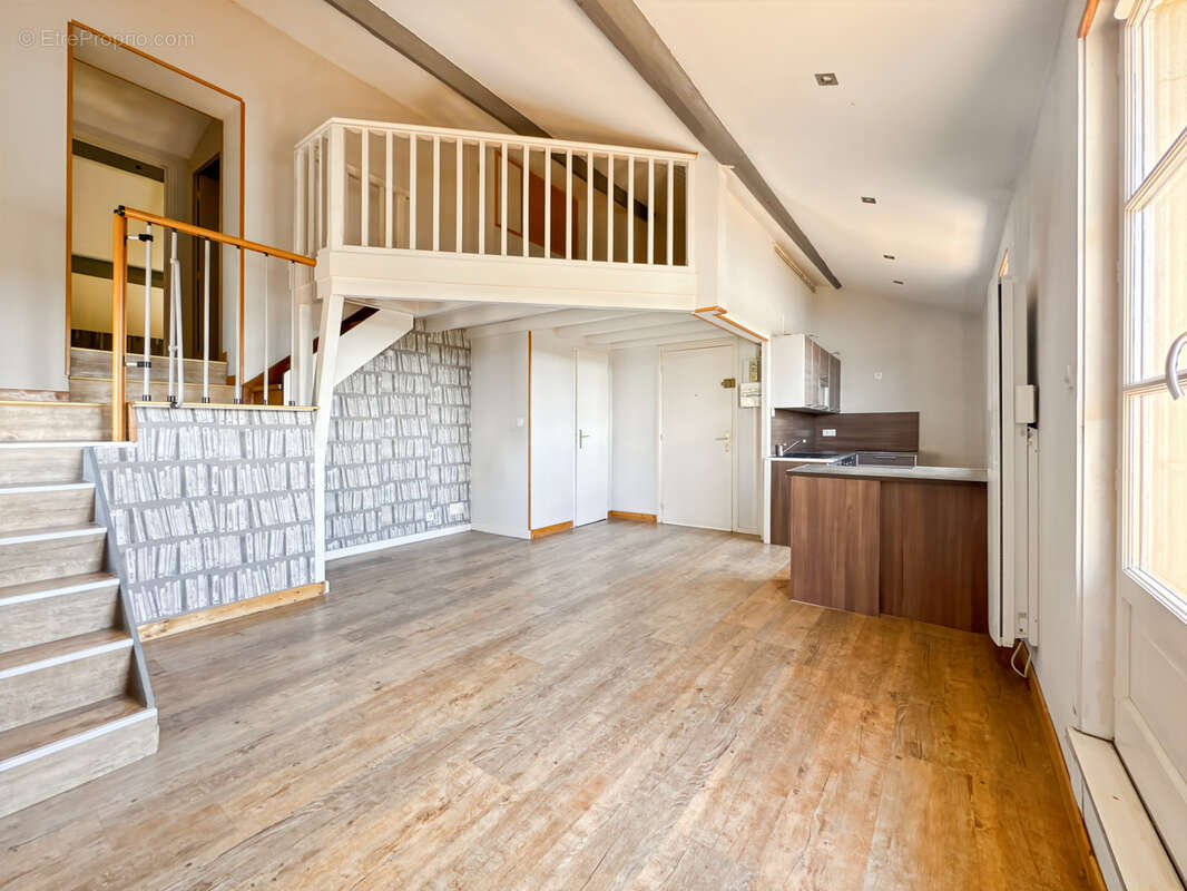 Trévoux - À vendre   Appartement T3 de 49 m2 avec balcon terrasse perché sur la Saône - photo 2