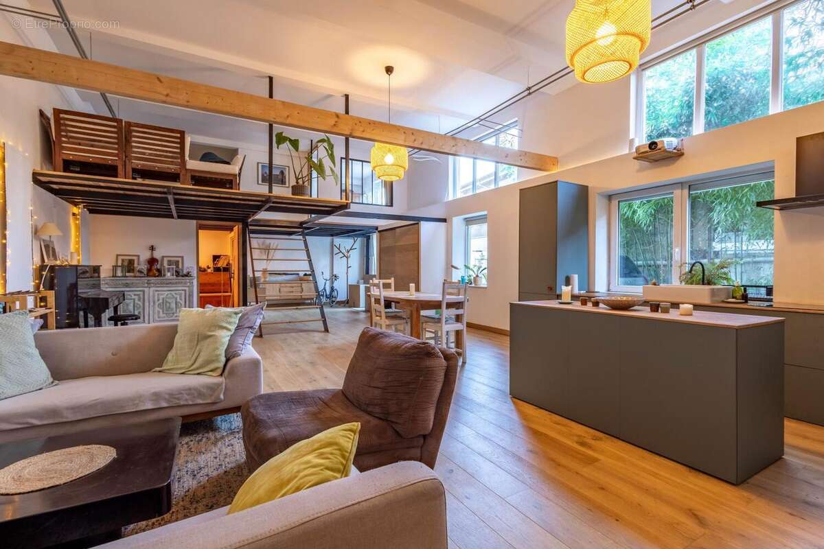 Photo 2 - Commerce à BESANCON