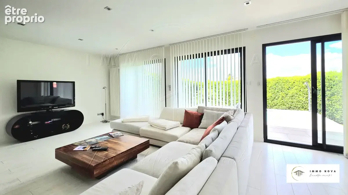Une belle maison familiale dans un environnement calme et préservé   Entièrement rénovée avec piscine et doubl - photo 2