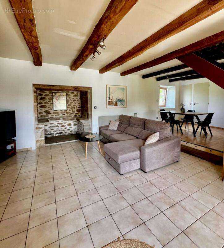 Maison à SAINT-MARTIN-LA-MEANNE