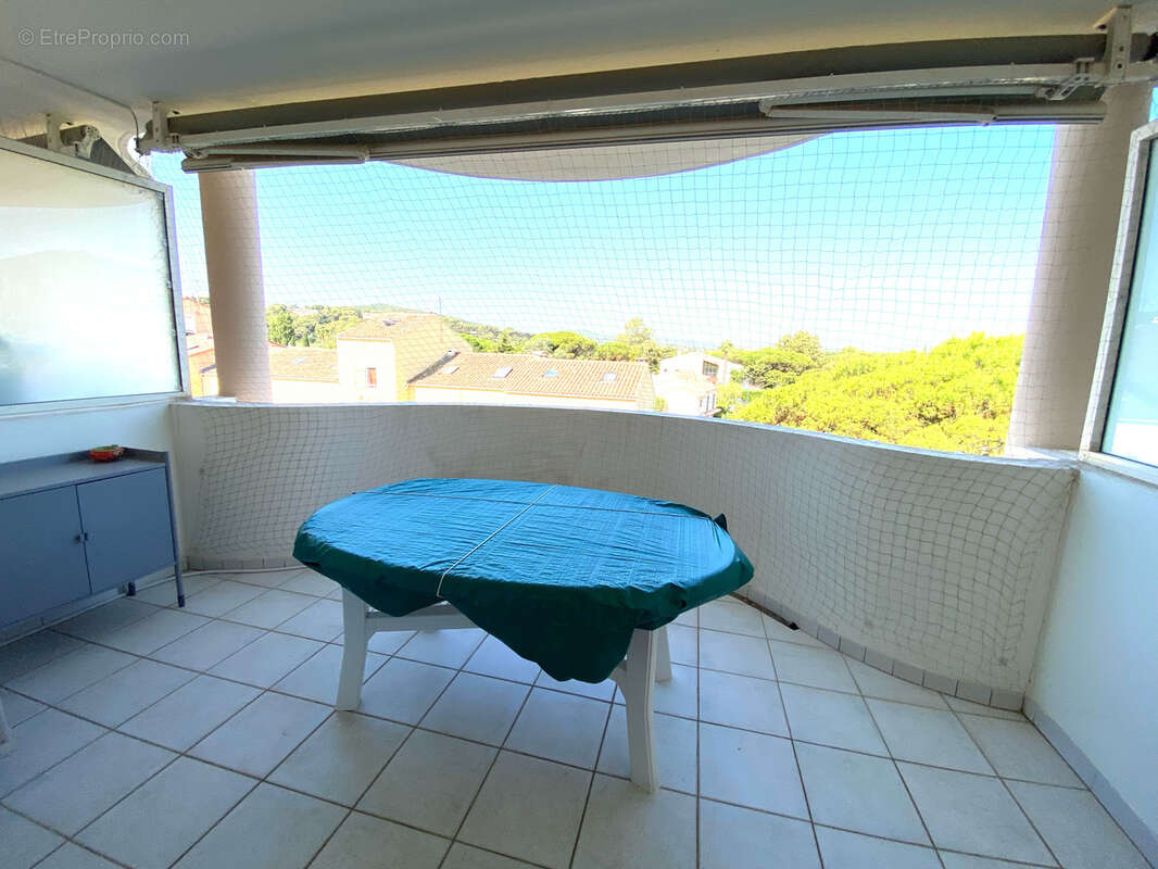 Centre du Lavandou résidence le Riviera studio cabine piscine parking - photo 9