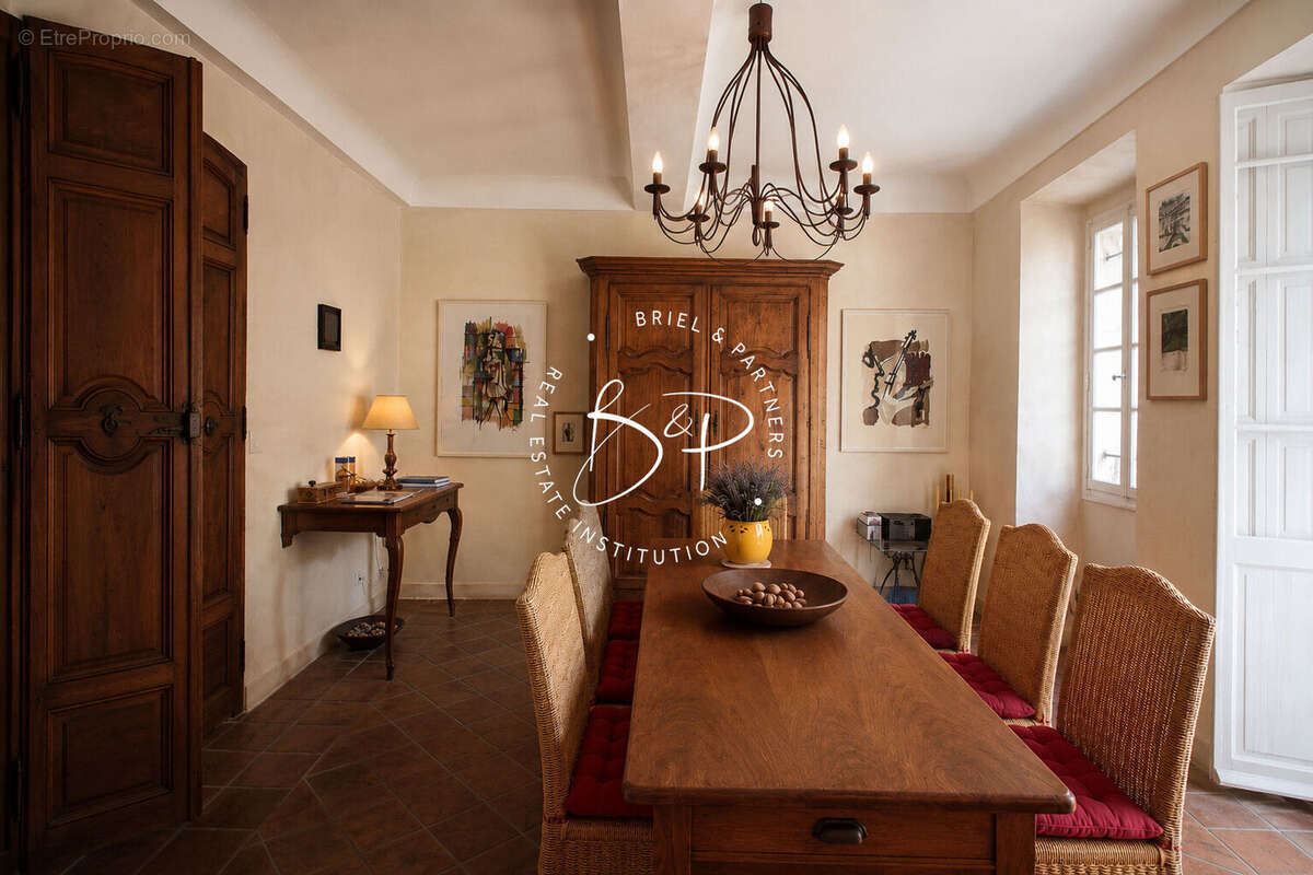 Maison de Maître d'Exception 271 m² de Charme au coeur d'Entrecasteaux avec 2 terrasses - photo 5