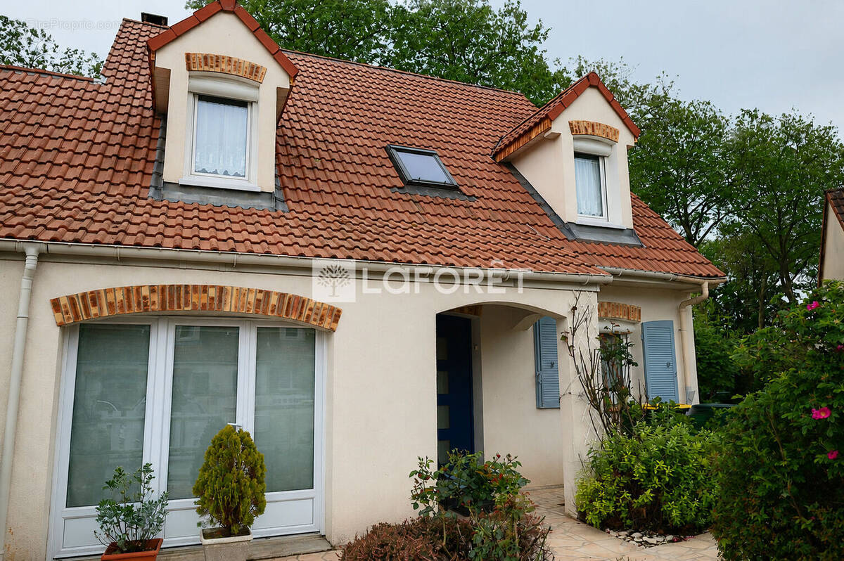 Maison à OZOIR-LA-FERRIERE