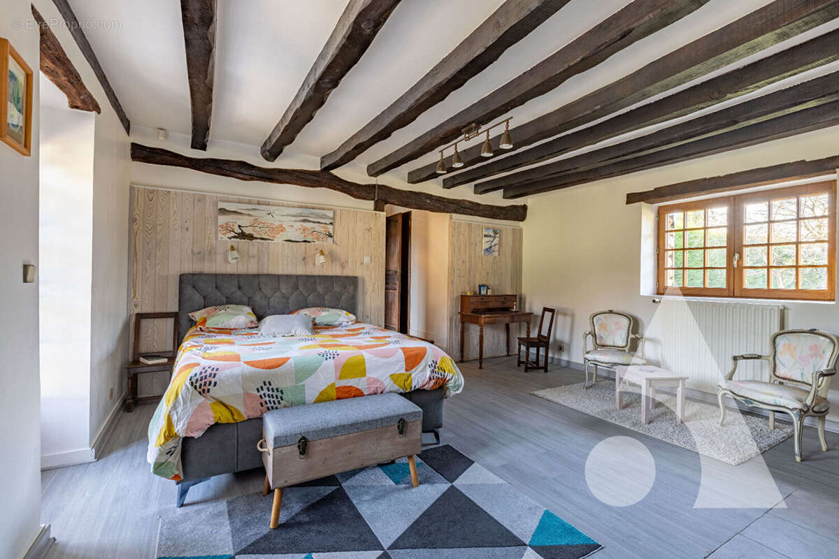 Maison à PEROY-LES-GOMBRIES