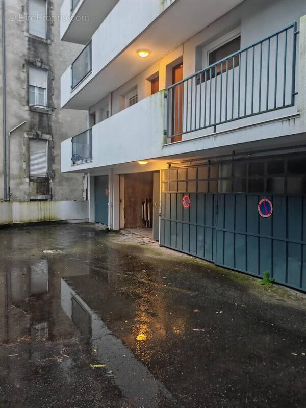 Photo 1 - Parking à PAU