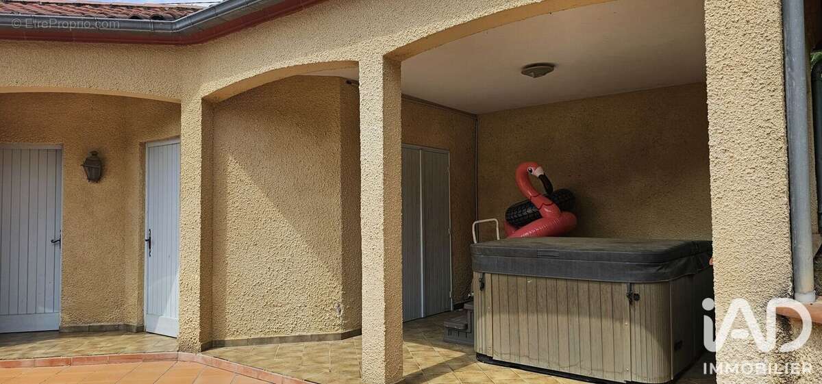 Maison 210 m² à L'isle-De-Noe  - photo 7