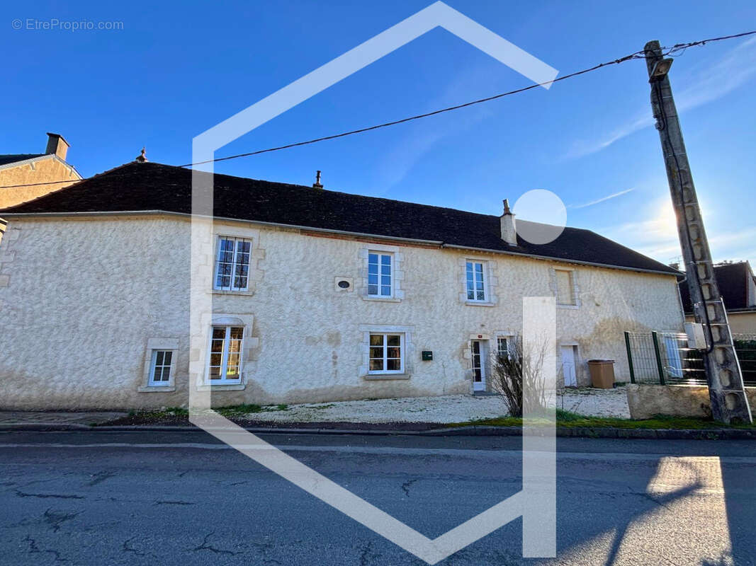 Maison à DONZY
