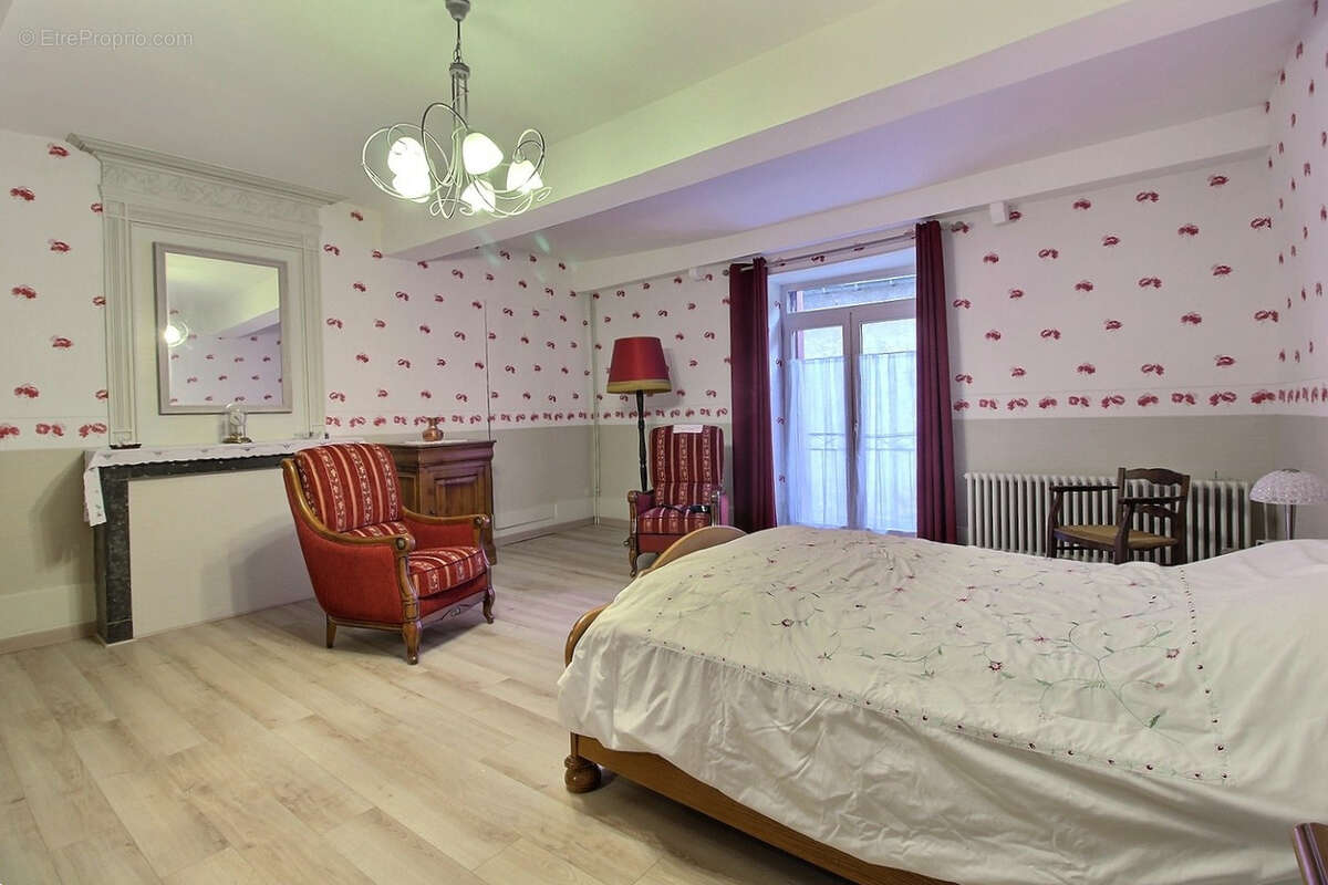 Maison à SAINT-GENGOUX-LE-NATIONAL