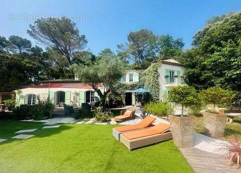 Maison à ROQUEFORT-LES-PINS