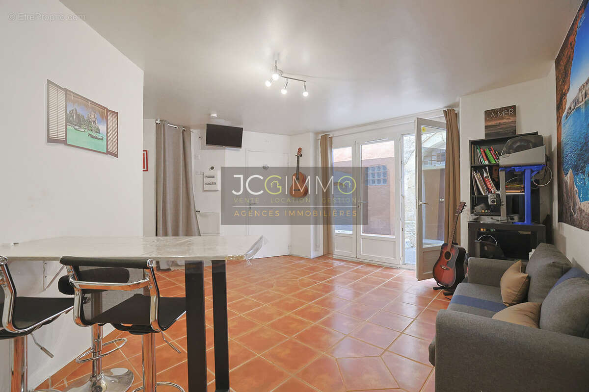 Appartement à CUERS