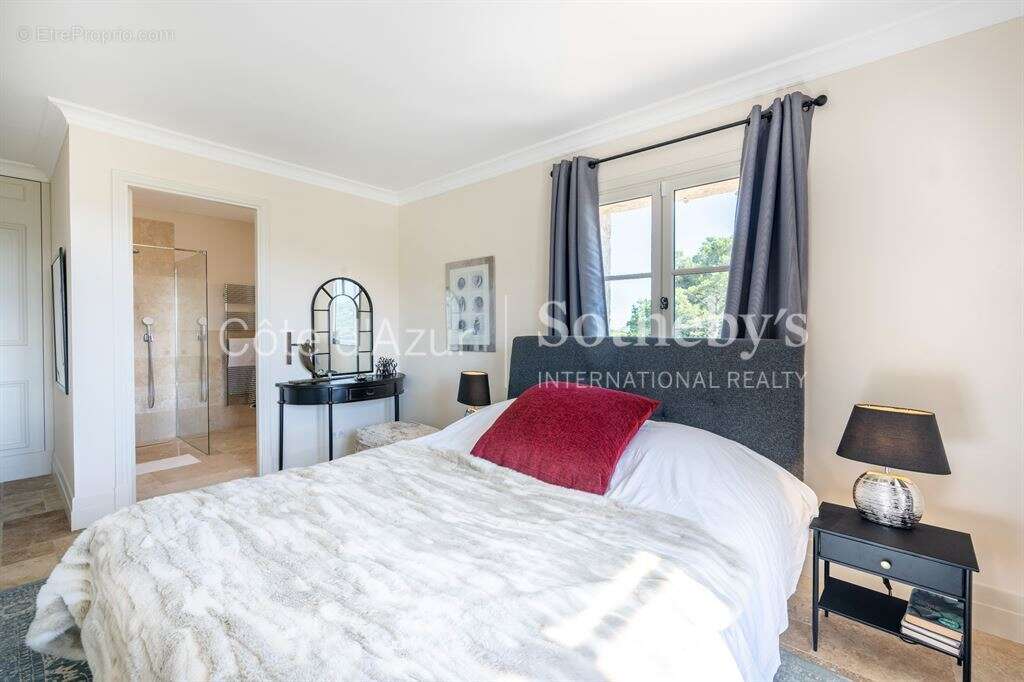 Maison à TOURRETTES