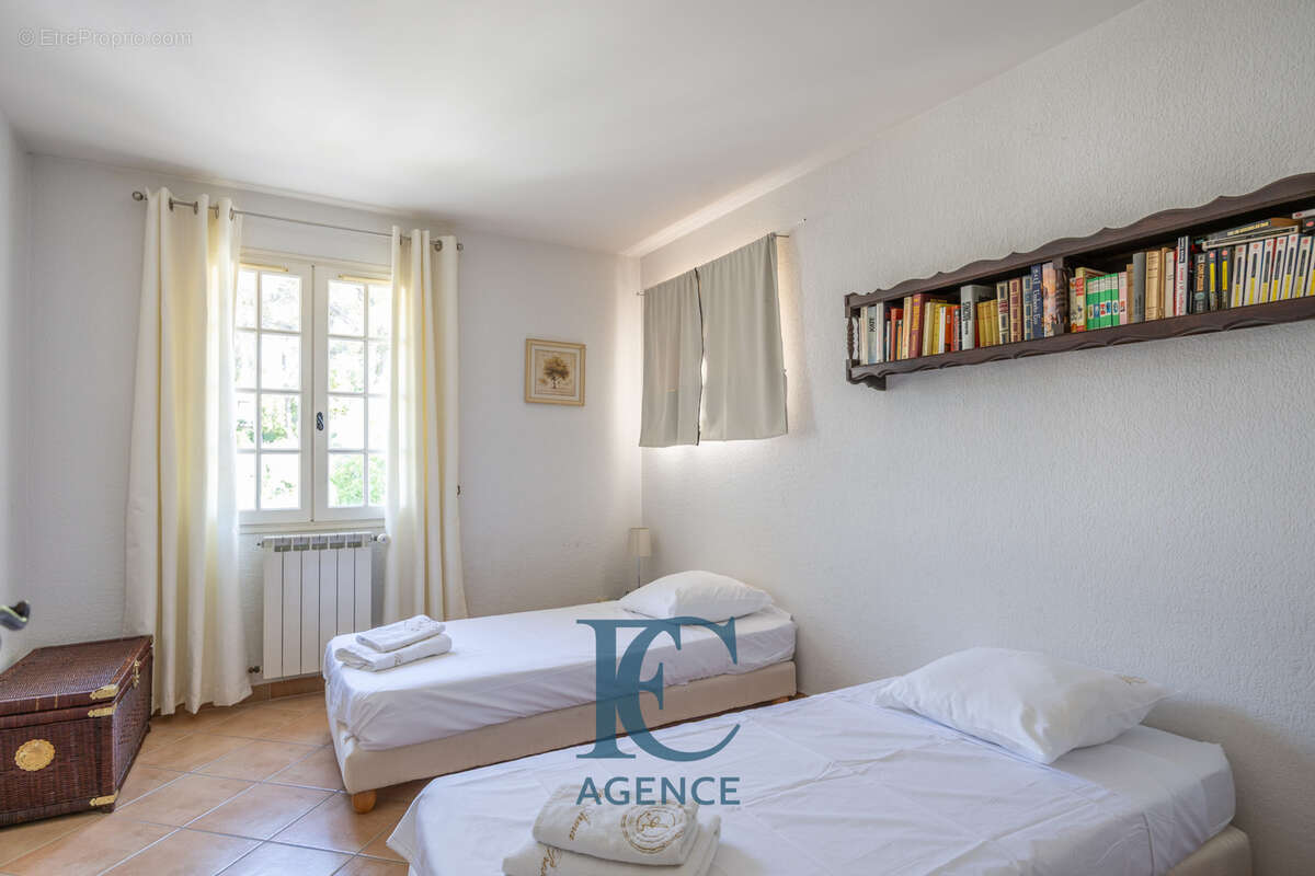 Maison de 190 m2 au coeur de la pinède de La Cride - photo 10