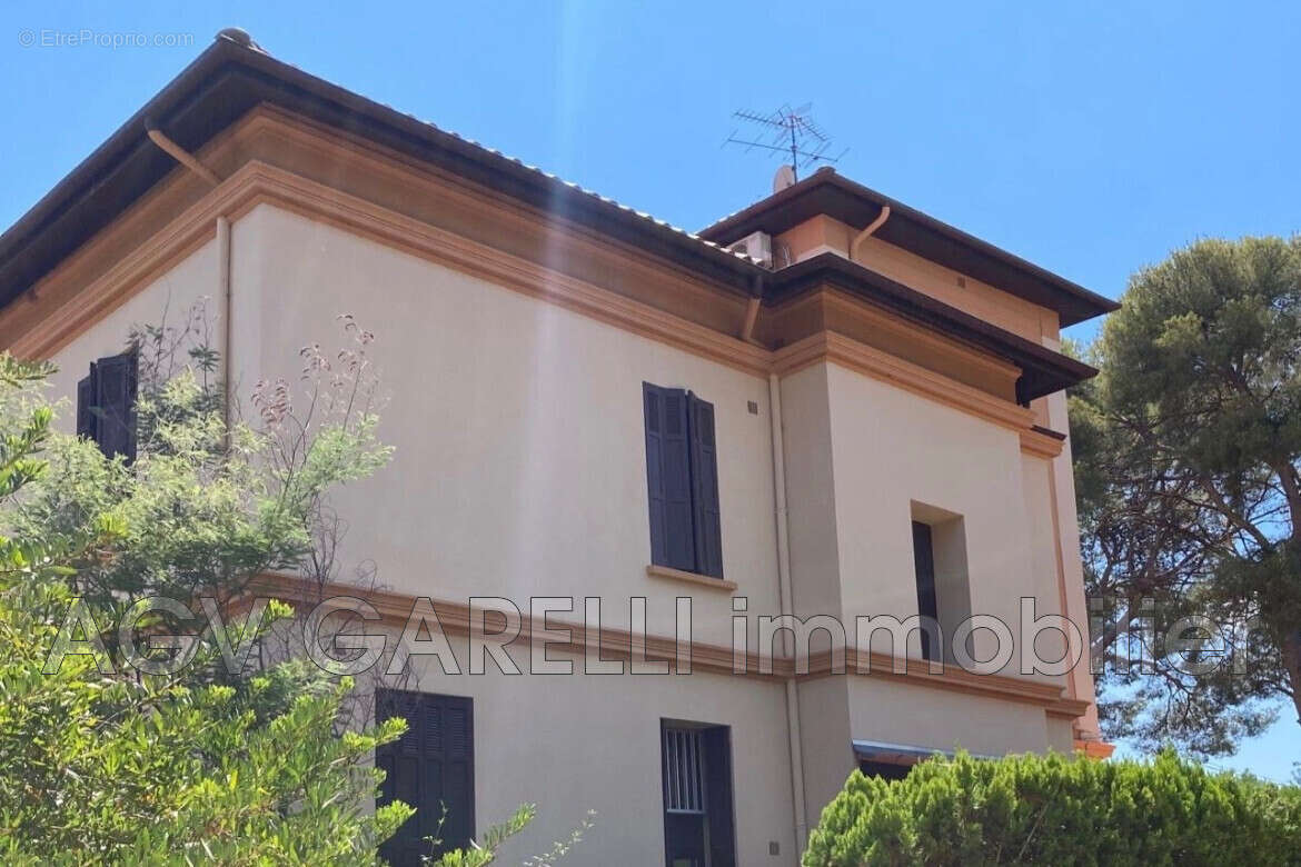 Appartement à LA LONDE-LES-MAURES