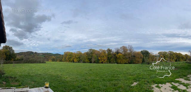 Maison à SAINT-JULIEN-DE-TOURSAC