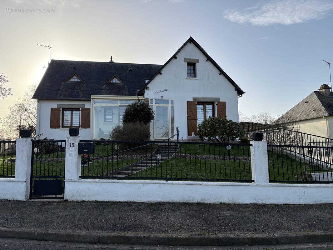 Maison à AMBRIERES-LES-VALLEES
