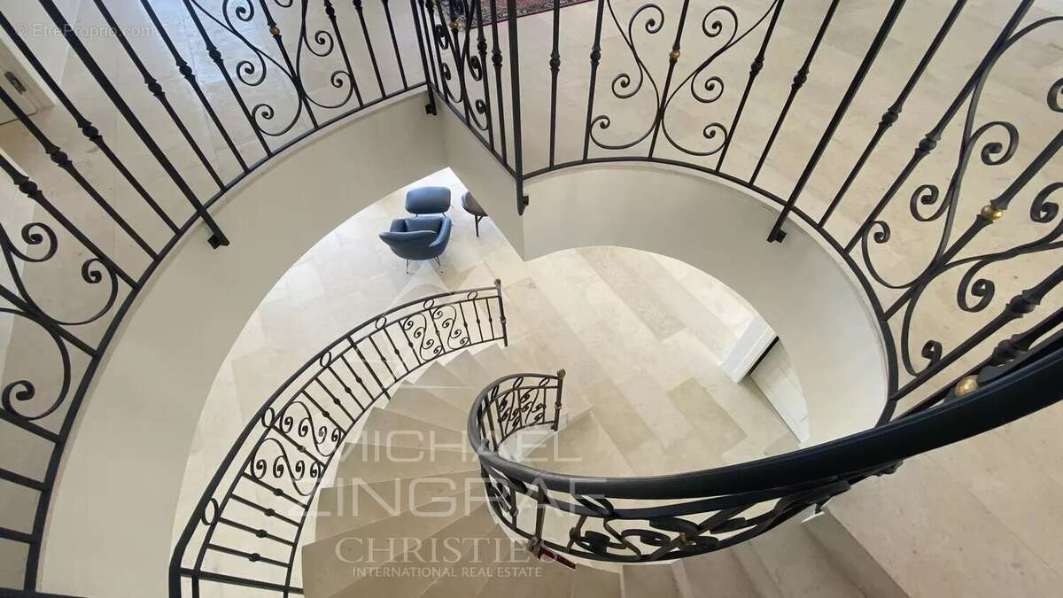 Villa au style épuré sur les balcons de la Riviera - photo 5