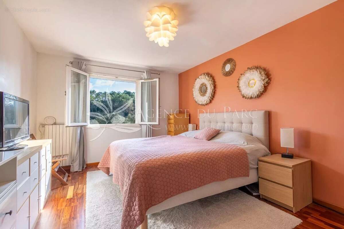 Maison à ROQUEFORT-LES-PINS