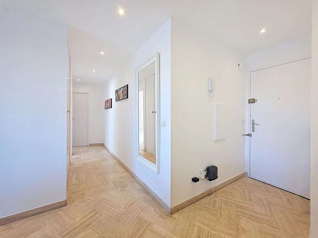 Appartement à MANDELIEU-LA-NAPOULE