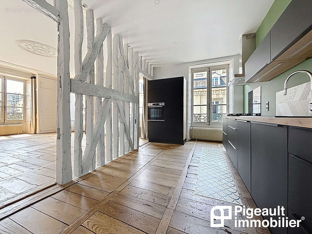 Appartement  T5 à vendre - Rennes - Centre ville - Les halles - 100 m² - Ascenseur - Garage à louer - photo 3