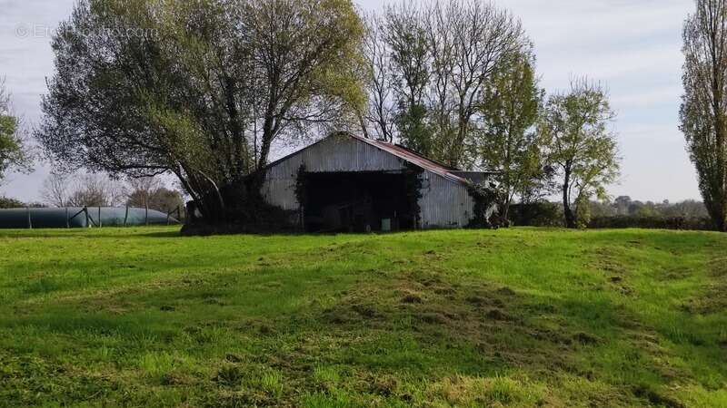 Maison familiale en bon état  avec terrain, au calme dans un  hameau à Beugnon Thireuil - photo 8