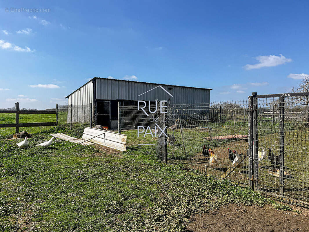 Maison à VENDEUVRE-DU-POITOU