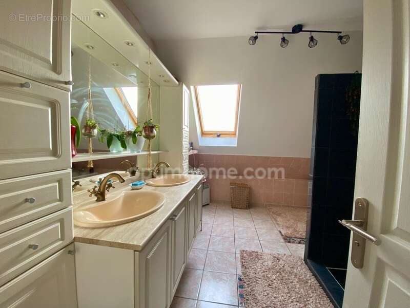 Maison à MONTEREAU-FAULT-YONNE