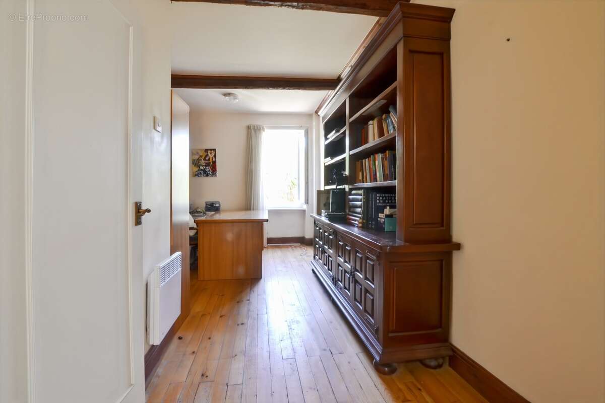 Maison de caractère 186 m² – 5 chambres dont 4 suites parentales – Terrasse – Causses-et-Veyran - photo 13