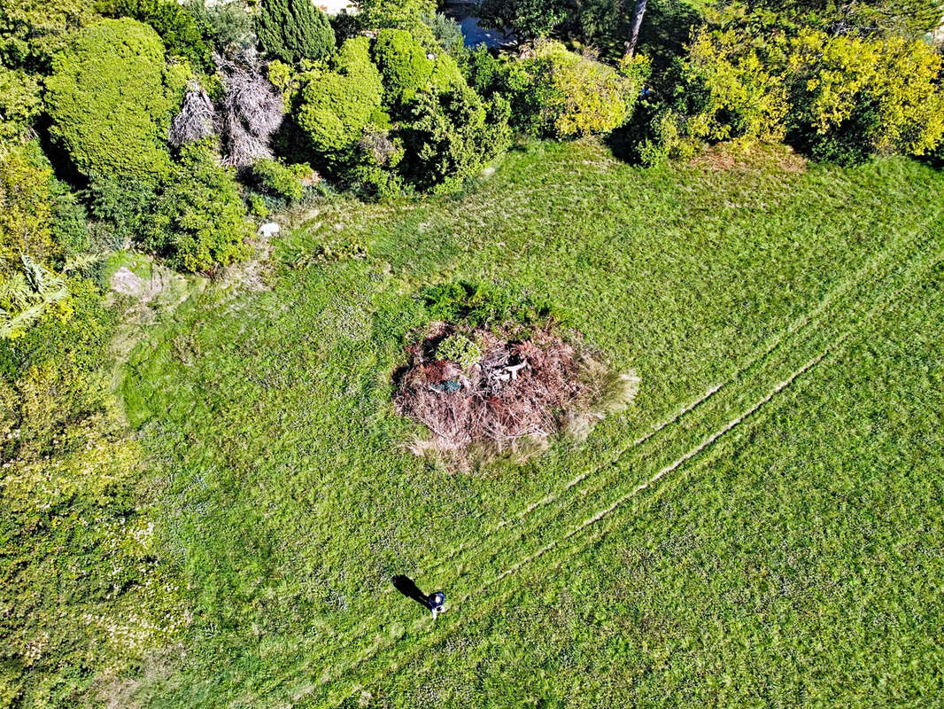 Terrain à CHATEAUNEUF-DE-GADAGNE