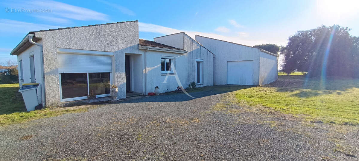 Maison à PORT-DES-BARQUES