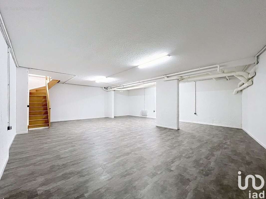 Photo 3 - Commerce à SURESNES