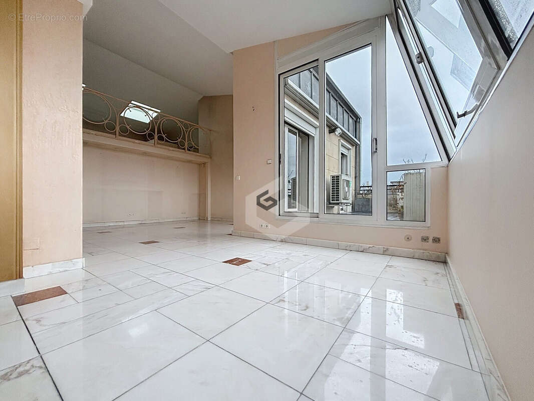 Appartement 306 m² à Reims  - photo 8