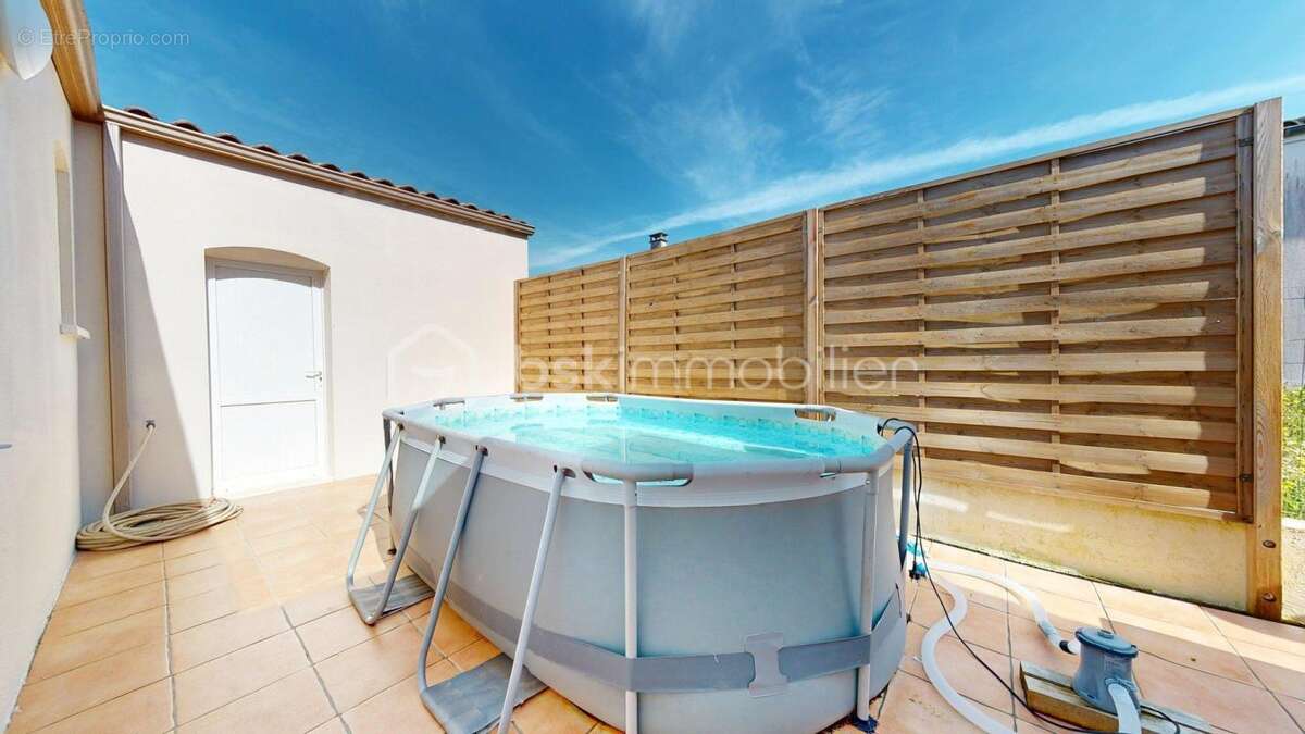 Maison à PONT-L'ABBE-D'ARNOULT