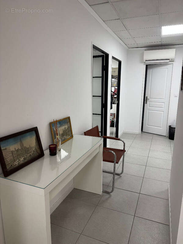 Commerce à EGUILLES