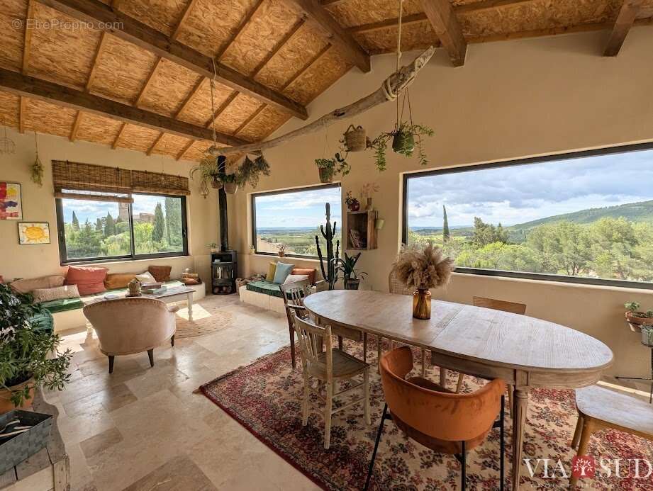 Maison à MONTOULIERS