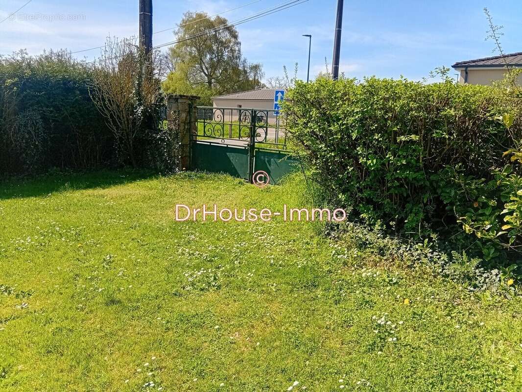 Terrain à AIXE-SUR-VIENNE