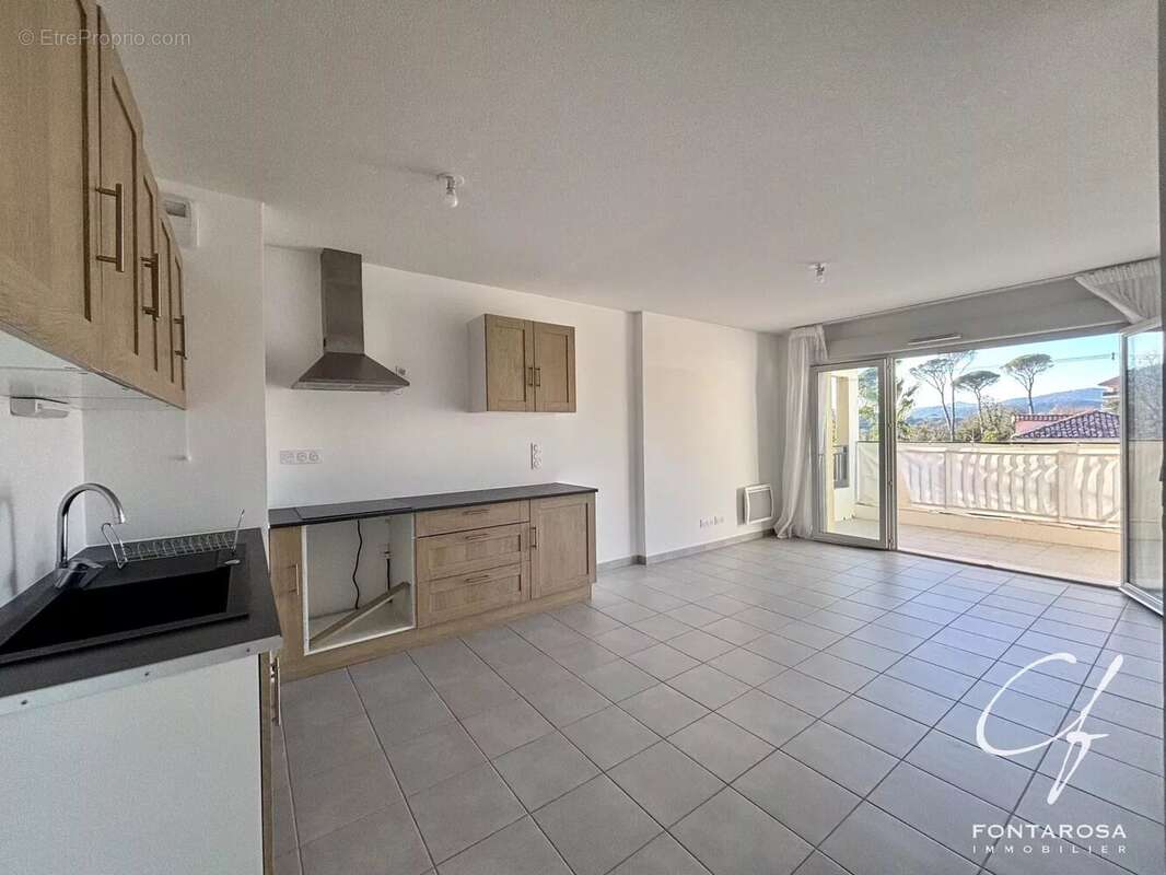 Appartement à LE MUY