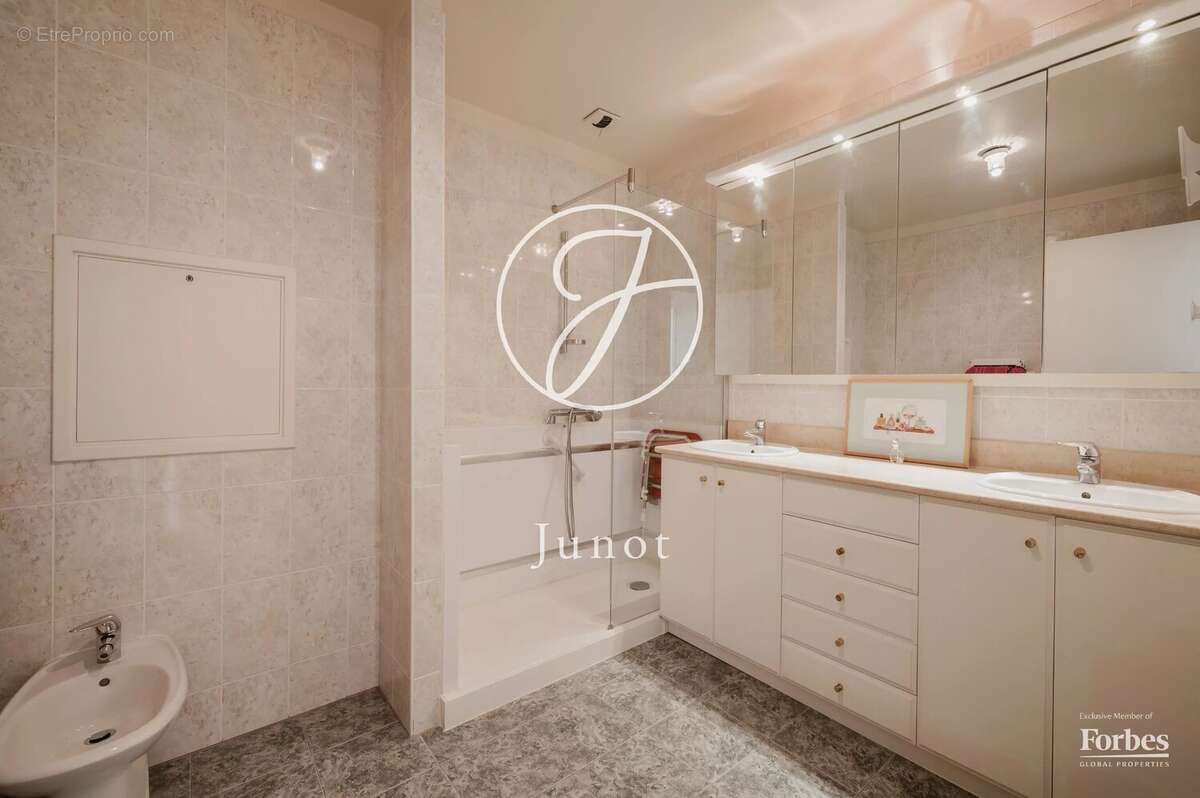 Appartement à PARIS-6E