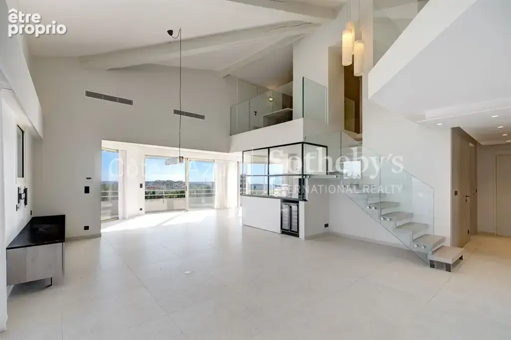 Cannes La Californie, penthouse de 4 chambres avec vue mer et deux garages - photo 3