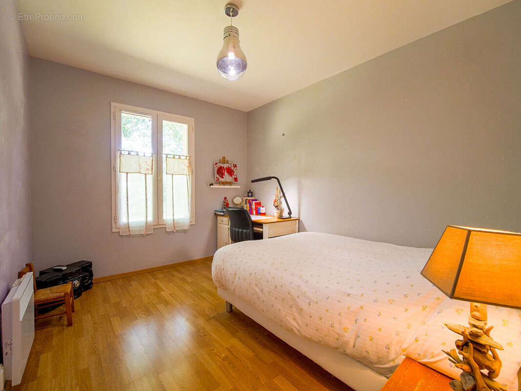 Maison familiale avec piscine et dépendances - photo 7