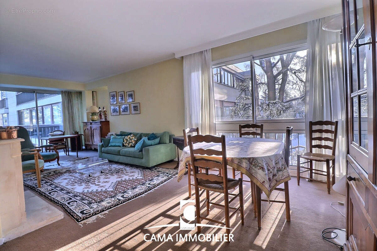 Appartement à FONTENAY-LE-FLEURY
