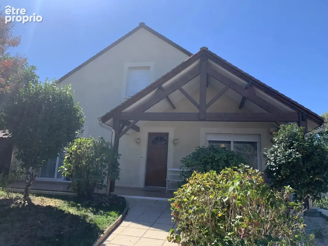 Photo Maison à Saint-Saud-Lacoussiere au prix de 214 000€